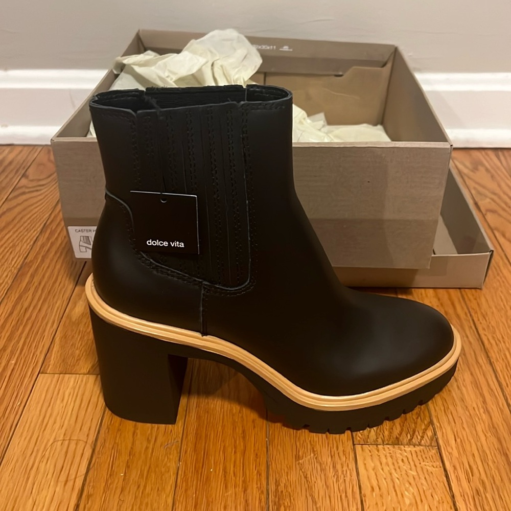 NWT waterproof dolve vita boots